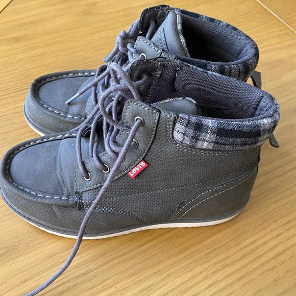SOLD - Levi’s Kids Gray High-Top Shoes - Picture 6 of 12